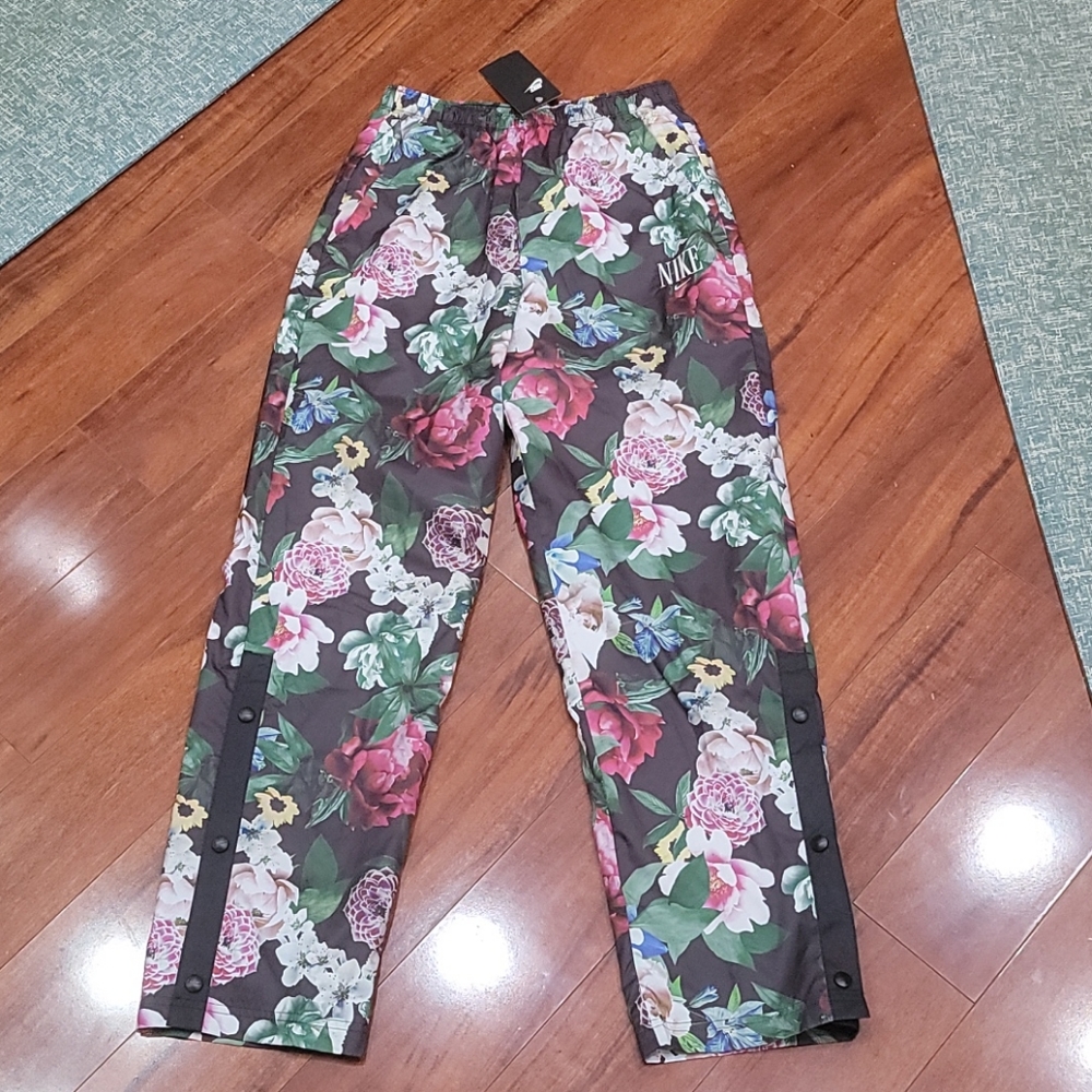 NWT size S Nike wind pants